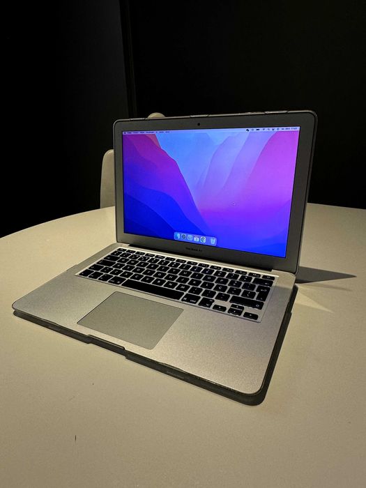 MacBook Air 13" (2017) — 8GB RAM/256GB SSD — Excelente Estado