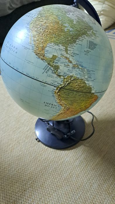 Candeeiro globo terrestre