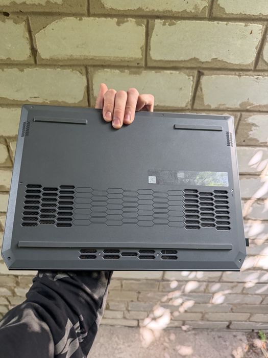 Продам новый ноутбук Lenovo LOQ 15ARP9  на гарантии