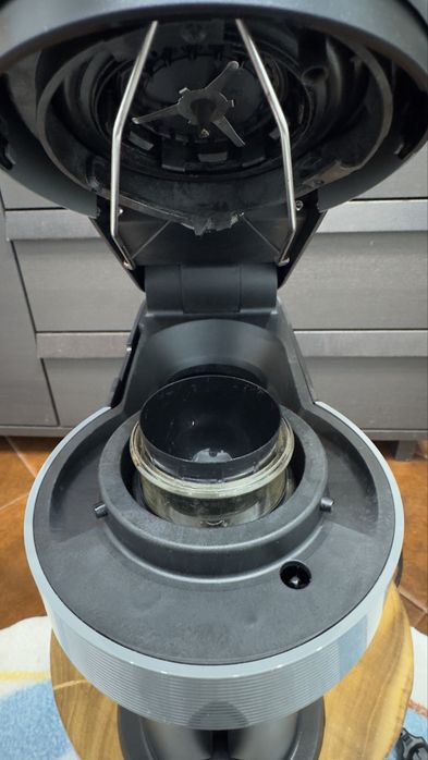 Maquina café NESPRESSO vertuo422805459678023683