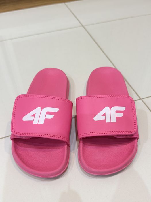 Klapki pianki 4F 32 na basen plażę