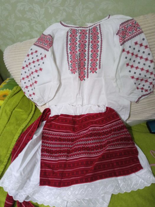 Вишиванка  та спідниця плахта