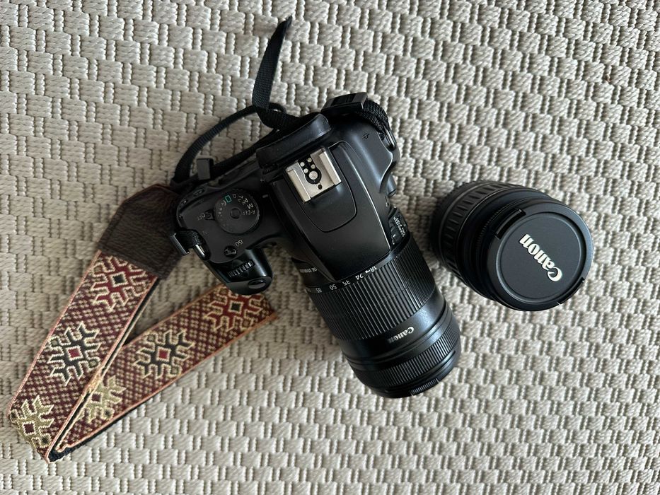 Vendo Canon EOS 1000D com duas lentes: 18–55mm (standard) e 18–135mm