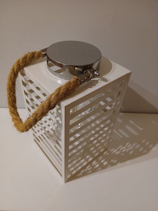 Lanterna metálica branca