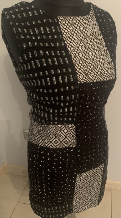 Desigual extra sukienka czarno- biała, geometryczne wzory r. L wełna