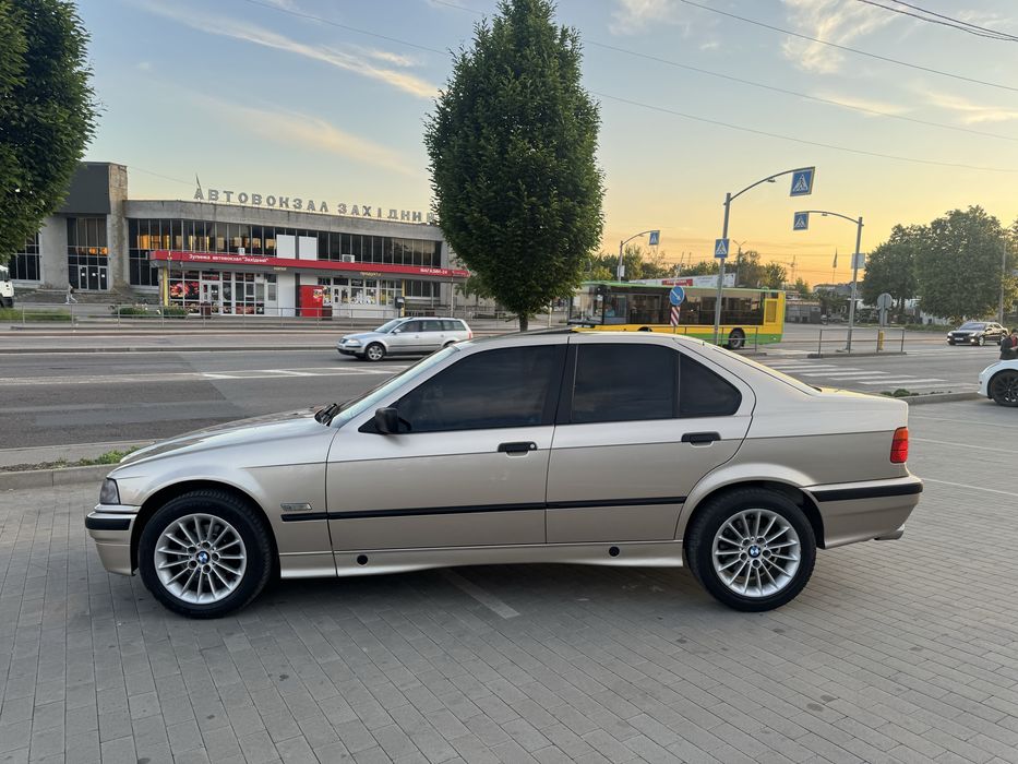Bmw e36 320i.