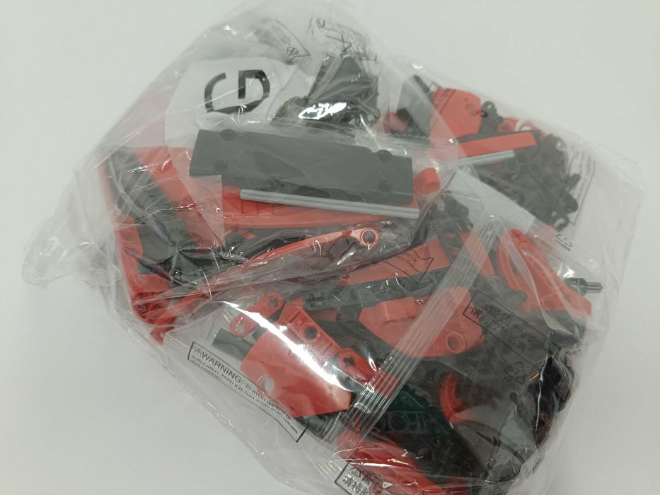 klocki konstrukcyjne Bolid Formuła 1 model Ferrari skala 1:18 455 el