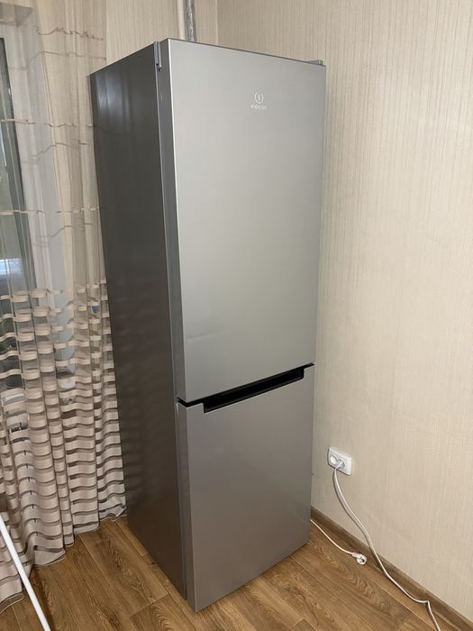 Холодильник Indesit б/у