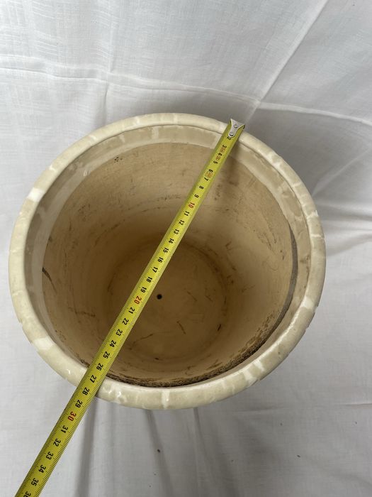 Duża donica z podstawką