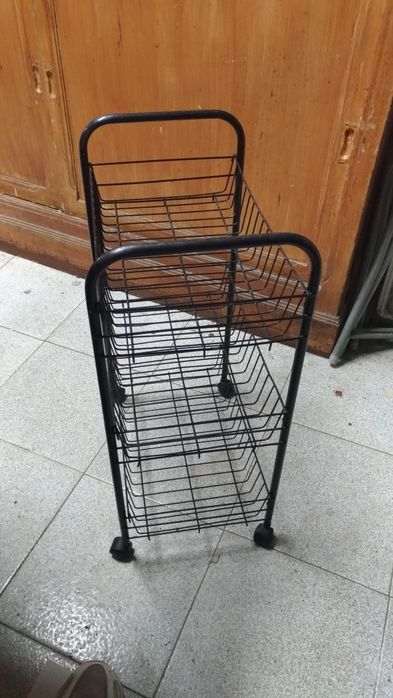 Carrinho organização ou prateleira aramada de metal preto  com três