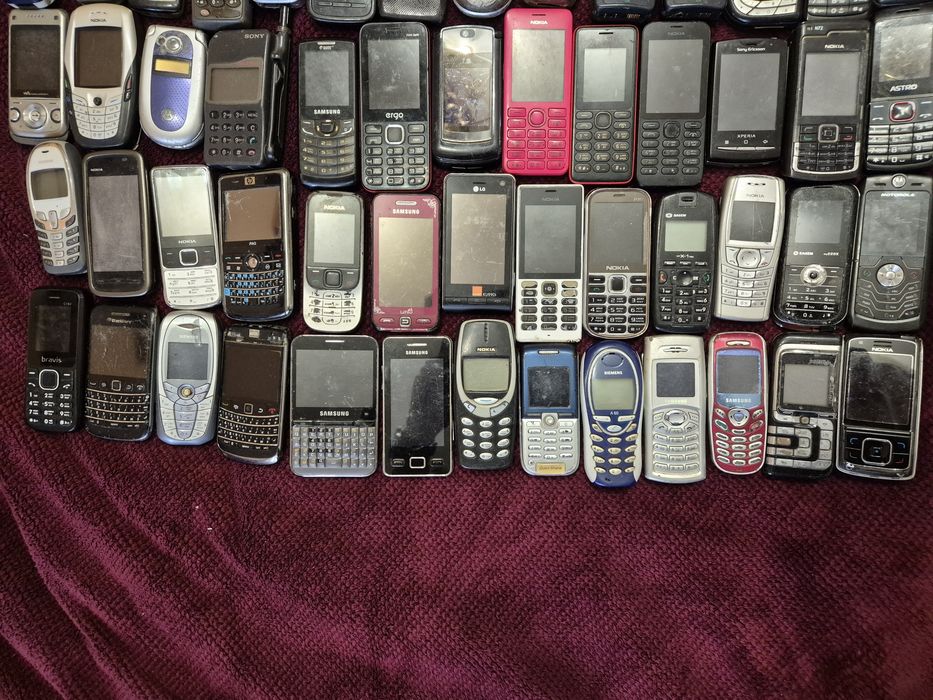 Мобільні телефони лотом