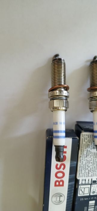 Свічка запалювання Bosch 0242140568