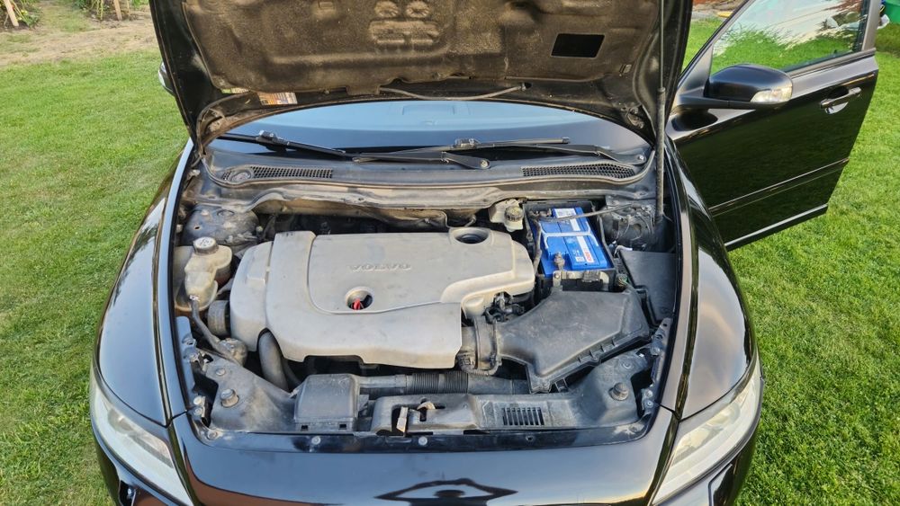 VOLVO V50 D5 momentum 180koni