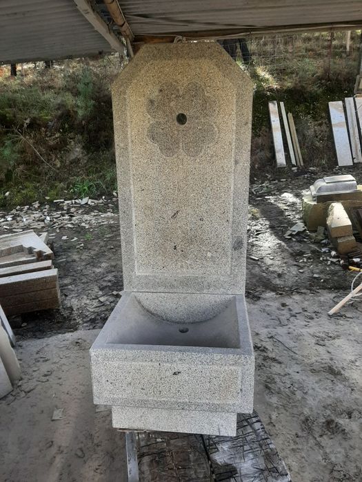 Fonte em granito 175