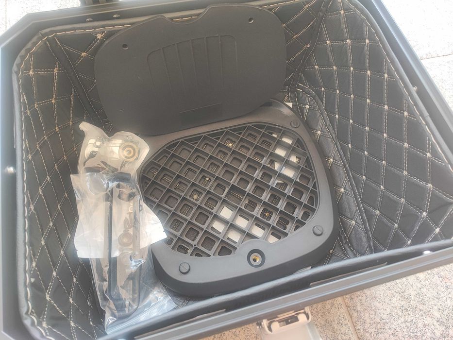 Baú / Top Case Universal Moto 45L (Inclui Base e Chaves)