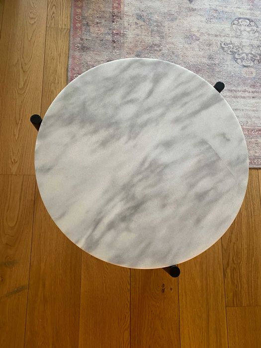 Mesa de apoio em mármore