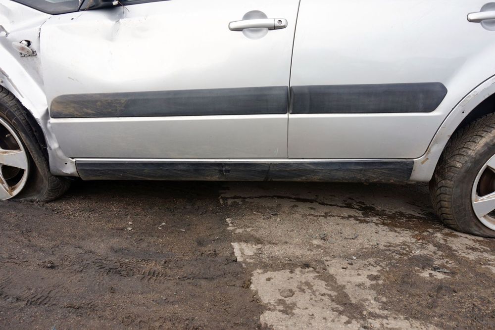 LISTWA PROGOWA LEWA SX4 LIFT HB ZCC 77240-79J00-5PK SUZUKI 2010-2014