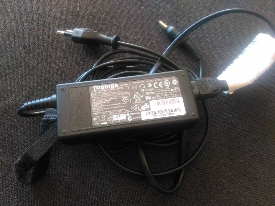 Computador Portátil TOSHIBA Satellite Pro C850-1H0