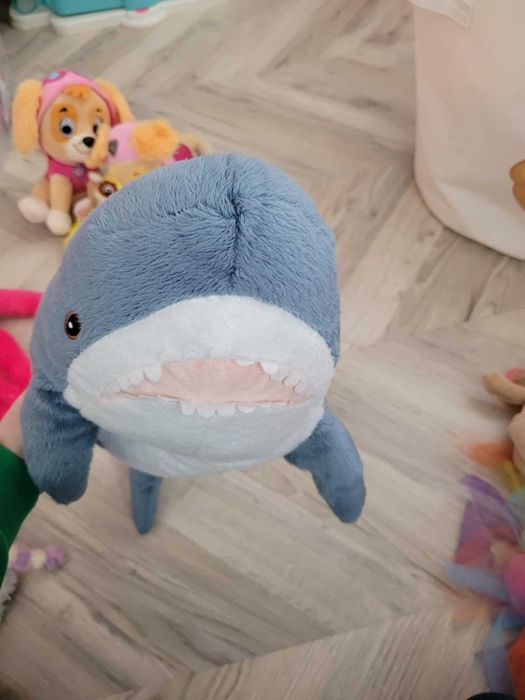 Maskotka mały rekin
