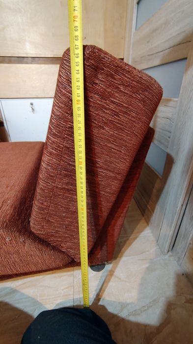 Pojedyncza sofa brązowa