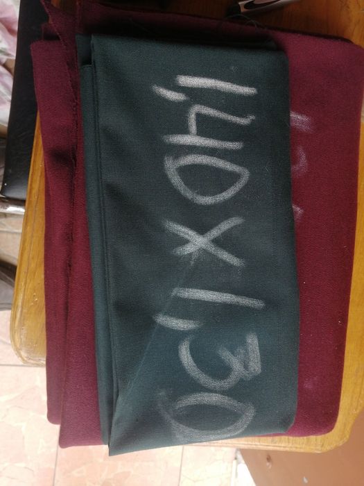 Відрізи тканин різні