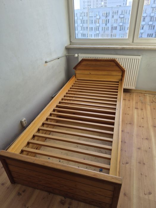 Oddam łóżko drewniane ze skrzyniami