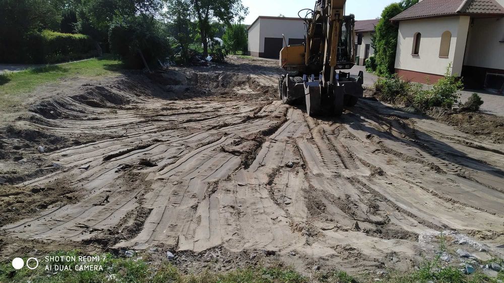 Wyburzenia budynków wywóz gruzu niwelacja i rekultywacja koparka