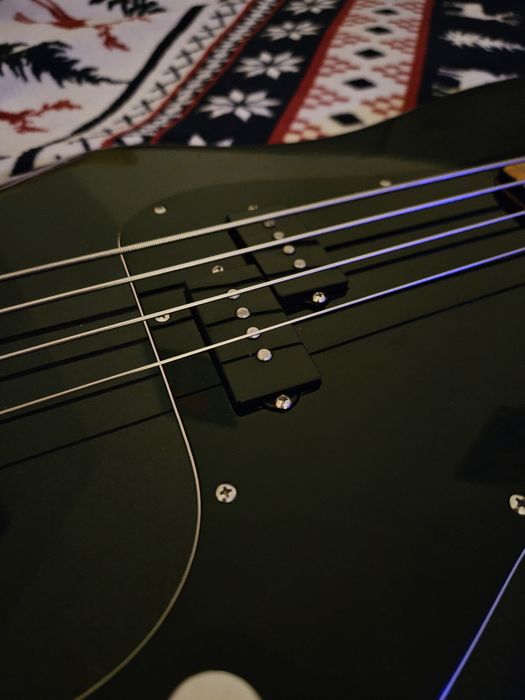 Gitara basowa Buzz Hornet (Restauracja Gitar)