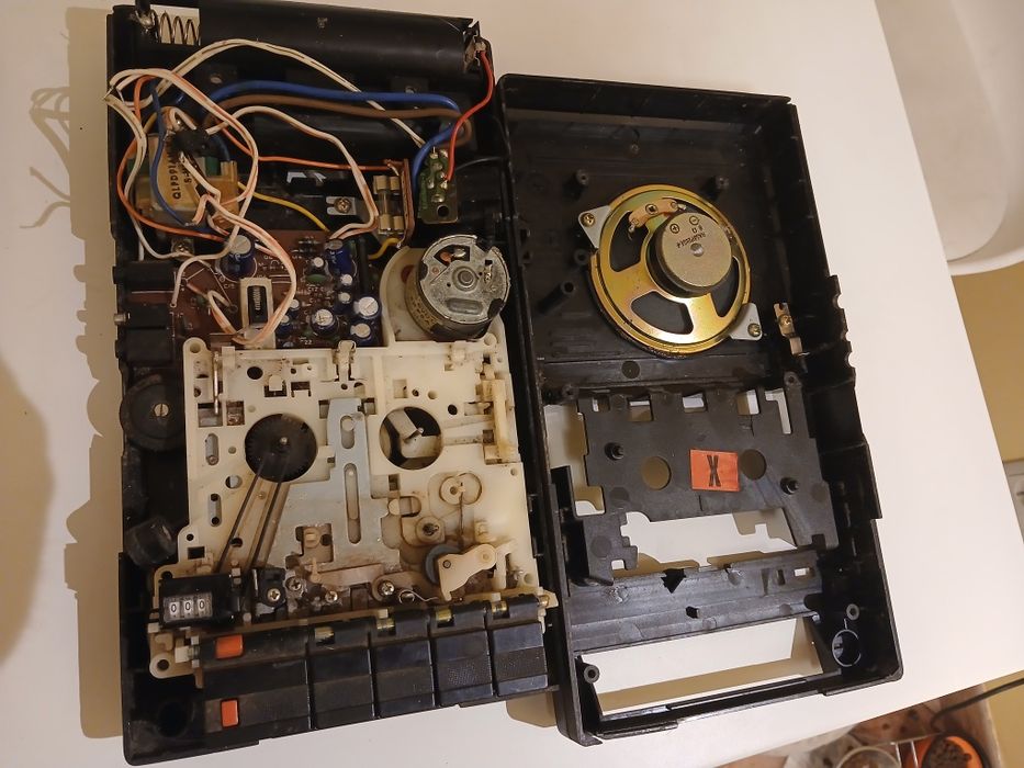 Продам касетний диктофон Panasonic RQ-2140.