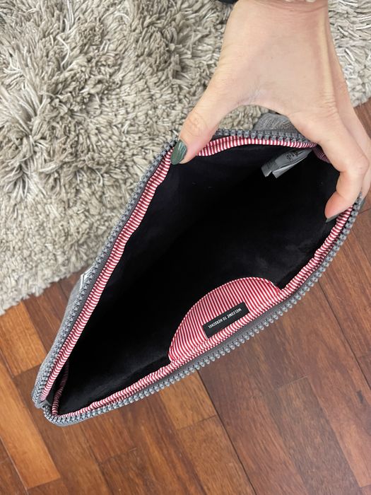 Herschel Anchor Sleeve para Macbook Raven Crosshatch