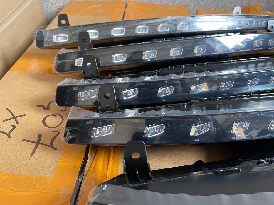 Поворотник ауди ку7 Ходовые огни 12 11 диодов drl Audi Q7 4L