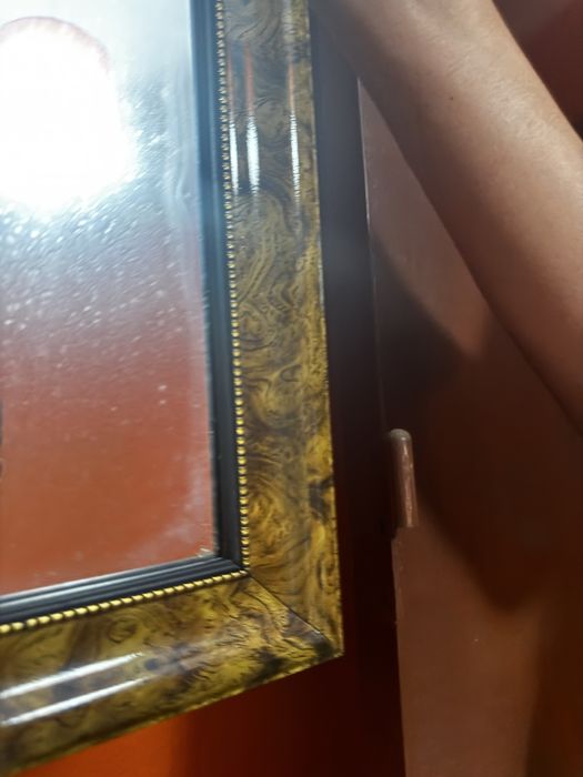 Espelho com margem dourada trabalhadas