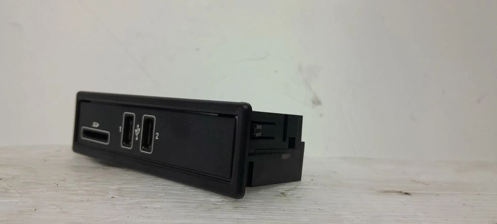 USB CONECÇAO MERCEDES-BENZ Classe C (W205)