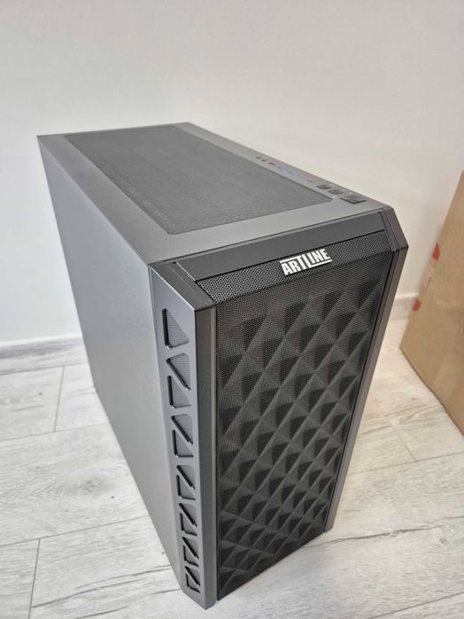 якісний великий корпус QUBE WorkStation стане E-ATX та водянка 420мм