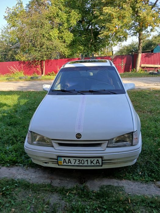 Опель кадет 1,6 бензин.
