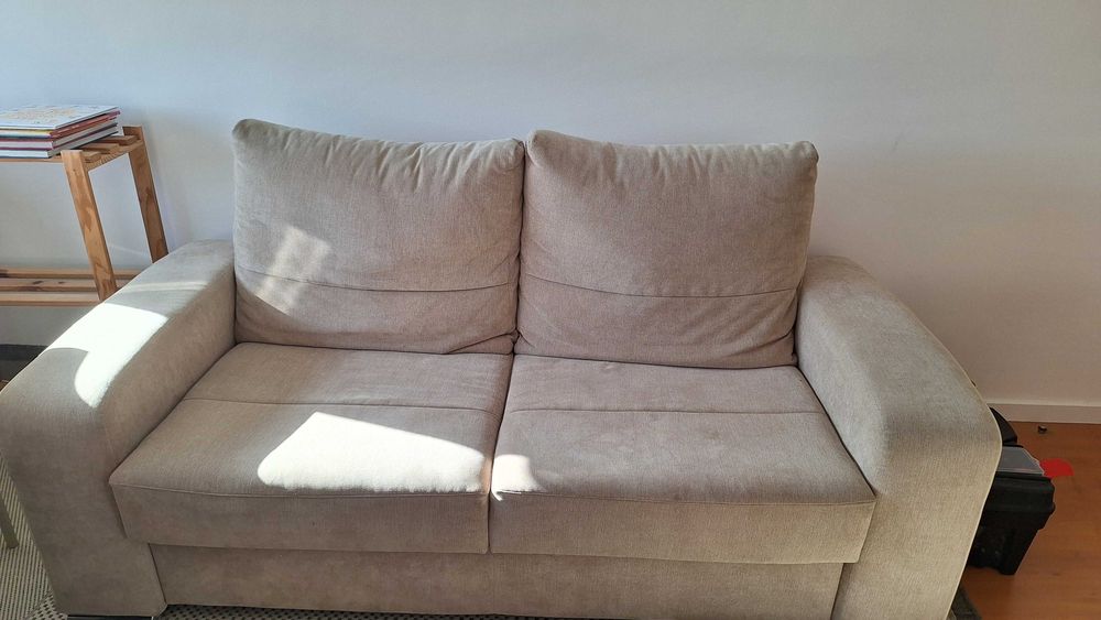 Sofá bege 3 lugares