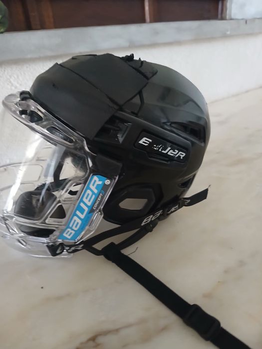 Capacete de guarda redes Bauer hoquei patins