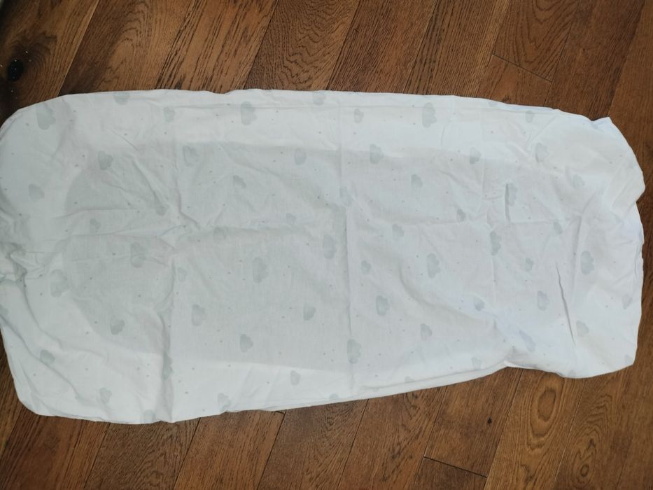 Prześcieradło Zara chmurki na łóżeczko 120x60