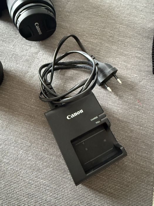 Máquina Fotográfica CANON EOS 2000D + 18-55 IS STM + 75-300