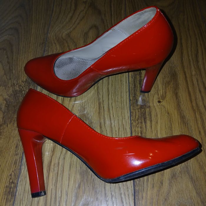 Szpilki pantofle 37 lakierowane