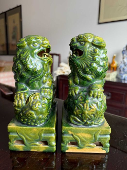 Par de Leões Guardiões Chineses em Cerâmica Vidrada Verde