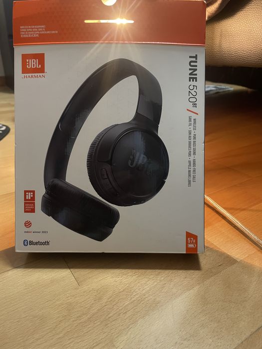 Fones JBL pretos