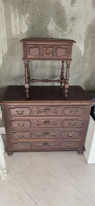 Cômoda mais uma mesinha