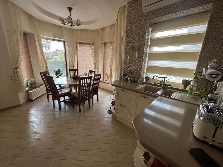 Продаж будинку Рівне, вул Золотіівська