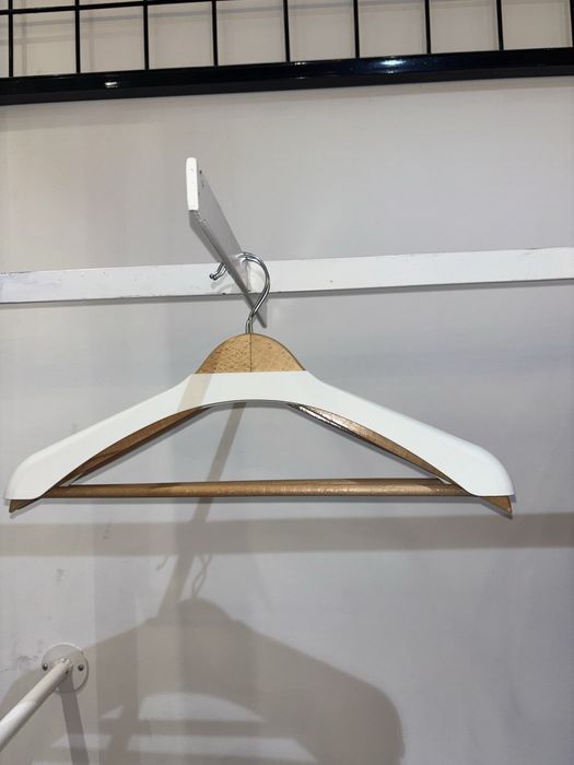 Вішак для одягу деревʼяний