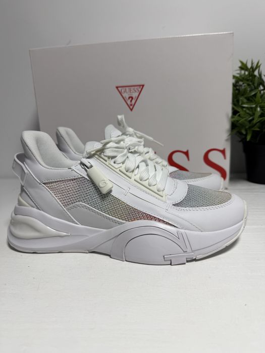 Wygodne sneakersy Guess