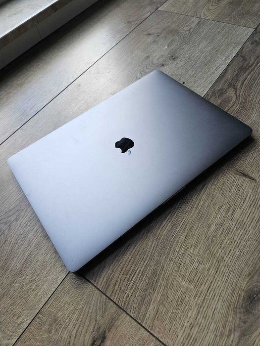Macbook Pro 16" 2019 + torba