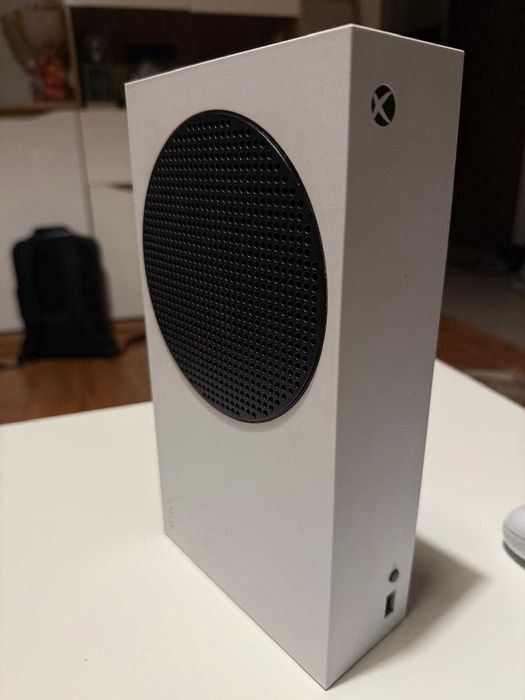 Konsola Xbox Series S 512GB — konsola + 2 pady Xbox One S