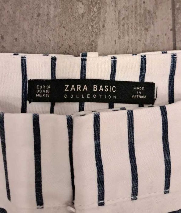 Zara białe spodnie w czarne paseczki roz.M