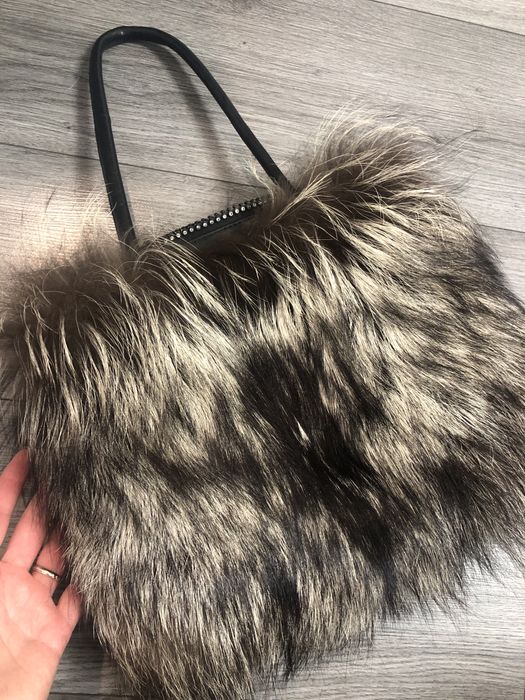 Ексклюзивна сумка з натурального хутра чорнобурки середнього розміру